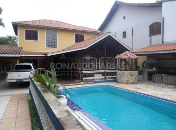 Casa · 300m² · 3 Quartos · 6 Vagas · Casa à Venda no Bairro de Interlagos Bolsão com 3 Dormitórios Suítes e 6 Vagas de Garagem