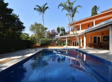 Casa · 850m² · 6 Quartos · 4 Vagas · Casa ESPETACULAR cercada de verde!