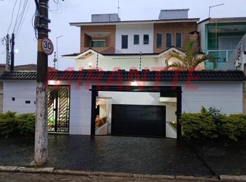 e70404bef336cd5148b2f6320777def0.jpg · Sobrado de 250m² com 3 quartos