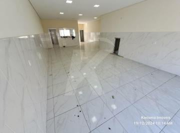Comercial · 90m² · Salão comercial medindo 90 m² com 1 banheiro.