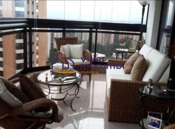 Apartamento · 200m² · 4 Quartos · 4 Vagas · Lindo, com excelente vista.