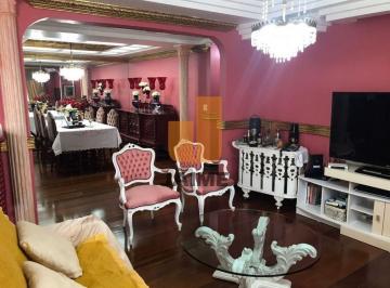 Apartamento · 230m² · 4 Quartos · 2 Vagas · Excelente apartamento com otima localização.