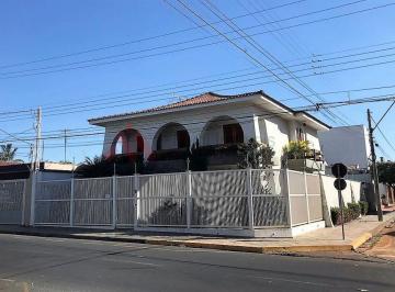 Casa · 365m² · 4 Quartos · 4 Vagas · Excepcional sobrado de esquina com quatro dormitórios, bem localizado.