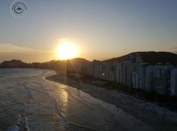 Apartamento · 320m² · 4 Quartos · 2 Vagas · Cobertura de 03 dormitórios para locação de temporada nas Pitangueiras.