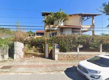141ae491334fb481621610e6b09568f0e65e8b39 · Casa com 300 m², 4 quartos e 2 vagas à venda em Coqueiros, Florianópolis.