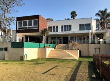 Foto 01 · Espetacular casa em condomínio de alto padrão para locação em Carapicuíba-SP, Nova Fazendinha: 4 qua