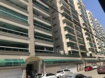 Apartamento de 3 quartos, Itapema · Apartamento de 3 suites com ar - 2 vagas de garagem - Meia Praia