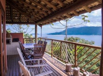 Casa · 257m² · 4 Quartos · 3 Vagas · Vende-se casa com 4 suítes, impecável em condomínio com lazer completo e suporte de praia.