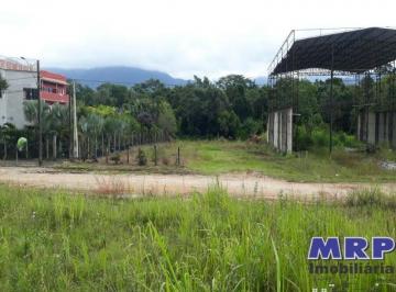 Foto 01 · Lote comercial, de frente para a rodovia na Praia da Maranduba.