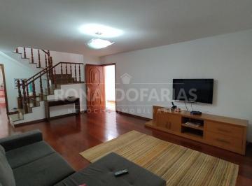 Casa · 210m² · 3 Quartos · 2 Vagas · Sobrado a venda com 03 dormitórios na região da Chácara Sto. Antônio