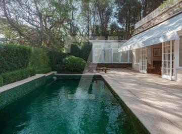 Casa · 900m² · 5 Quartos · 3 Vagas · Elegante casa localizada no Jardim Guedala