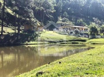 Foto 01 · Sitio com lago e piscina