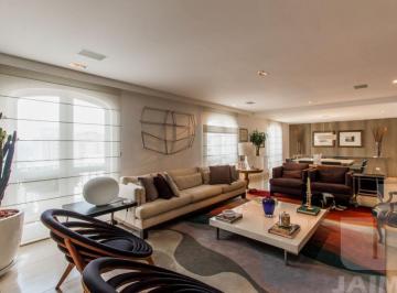 Apartamento · 486m² · 3 Quartos · 4 Vagas · Cobertura reformada, iluminada com bastante sol.
