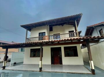 Apartamento · 200m² · 5 Quartos · 4 Vagas · Excelente Duplex com 05 Qts, 01 suíte, 02 vagas, próximo ao Centro.