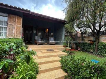 Casa · 180m² · 2 Quartos · 3 Vagas · Casa térrea reformada à venda  no Instituto de Previdência