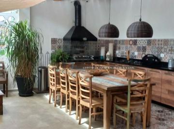 Casa · 250m² · 3 Quartos · 4 Vagas · Sobrado Moderno à Venda em Bairro Tranquilo e Arborizado