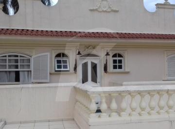Casa · 30m² · 1 Quarto · Casa com 1quarto e cozinha e banheiro.