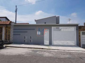 Casa · 40m² · 2 Quartos · Linda casa em condomínio fechado localizada no Parque do Carmo, com 40 m² a.u., 2 dorms., 1 vaga de 