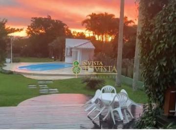 fe1d38aba9ebd7baeac75d13977965a3f020103a · Casa com Piscina, 4 quartos e 900 m² no João Paulo, em Florianópolis.