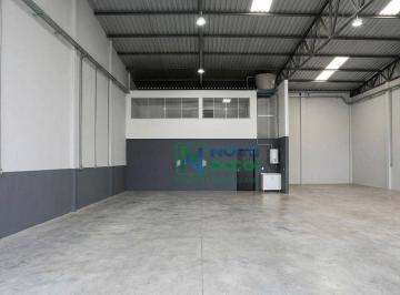 e6e93dfb17cb1c70233419a64d89c81e47256f07 · Barracão de 250m² + casa com 3 suites