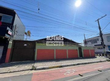 Casa · 110m² · 3 Quartos · 6 Vagas · Excelente Casa comercial com 3 quartos 1 suíte. 
