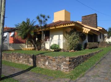Casa · 219m² · 3 Quartos · 2 Vagas · Linda casa no Parque do Sol