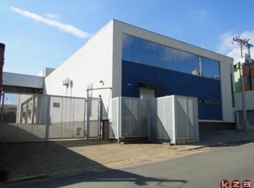 Foto 01 · Galpão Industrial com 6 Salas e 25 Vagas em Valinhos-SP - Oferta Imbatível no Bairro Chácaras São Be