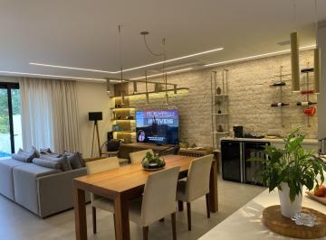 202605121559149412.jpg · Casa para Venda em Florianópolis, Córrego Grande, 3 dormitórios, 3 suítes, 4 banheiros, 2 vagas