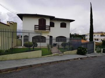 Casa de 4 quartos, Curitiba · Casa residencial contendo 1apto. térreo e dois aptos no 1 andar no Boa Vista