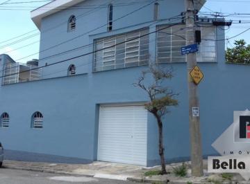 Casa · 176m² · 3 Quartos · 4 Vagas · Excelente assobrado,próximo as principais vias do bairro