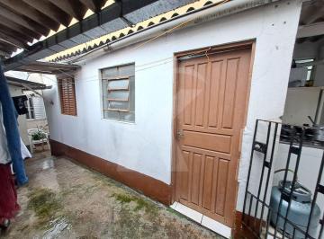 Casa · 30m² · 1 Quarto · Casa com 1 quarto , cozinha e 1 banheiro