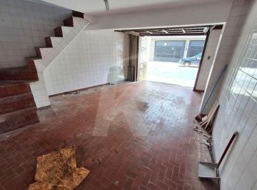 Comercial · 80m² · Salão comercial com 2 banheiros  e porta de aço.