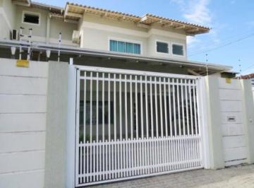 Foto 01 · Grande casa no Bairro da Nações em Balneário Camboriú.