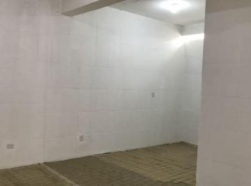 IMG20180315WA0023 · 2 salão comerciais com dependência nos fundos.