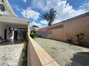 Casa · 334m² · 3 Quartos · 2 Vagas · Casa Sobrado para locação em Jacareí, no bairro Jardim Mesquita.