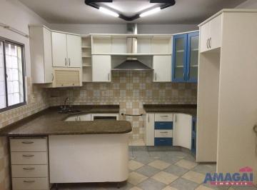 Casa · 228m² · 3 Quartos · 4 Vagas · Casa de 3 quartos para venda no Jardim Santa Maria