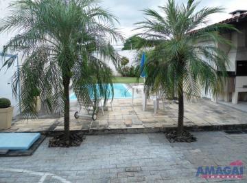 Casa · 211m² · 3 Quartos · 4 Vagas · Sobrado à Venda