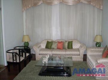 Casa · 430m² · 5 Quartos · 4 Vagas · Casa à Venda