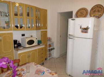 Casa · 234m² · 3 Quartos · 2 Vagas · Casa em Jacareí, no bairro Jardim Pitoresco, à venda.