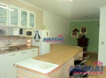 Casa · 500m² · 6 Quartos · 5 Vagas · Sobrado à Venda no Centro de Jacareí