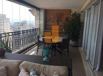 Apartamento · 230m² · 4 Quartos · 5 Vagas · Apartamento em prédio novo, bem localizado, reformado, 230 m, 4 suítes, 5 vagas. Imperdível!