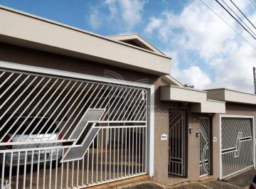 2018/03/66461887.jpg · 2 casas e um terreno no Centro