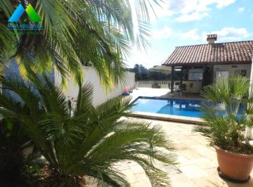 Vista panorâmica da piscina e terraço · CASA EXCELENTE COM 6 QUARTOS, SUÍTES, SALAS, PISCINA, ÁREA GOURMET, LINDA VISTA! VENDA OU ALUGUEL