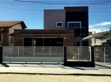 Foto 01 · Imperdível casa de temporada em São Francisco do Sul-SC, bairro Ubatuba: 5 quartos, suíte, 4 banheir