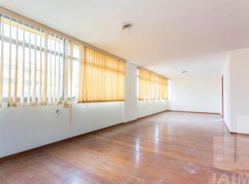 Apartamento · 233m² · 4 Quartos · 2 Vagas · Apartamento com 4 dormitórios e 1 suíte, 3 salas, 3 vagas. Ótima localização.