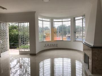 Comercial · 420m² · 4 Vagas · Casa comercial com 8 salas, 4 vagas, 3 banheiros, garagem coberta, com cozinha e despensa!