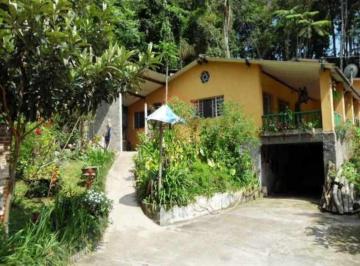 Rural · 1800m² · 3 Quartos · 2 Vagas · Chácara em São Lourenço da Serra com ótima localização