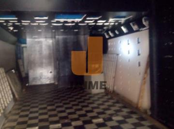 Comercial · 65m² · Loja com copa, 2 banheiros e sobreloja.