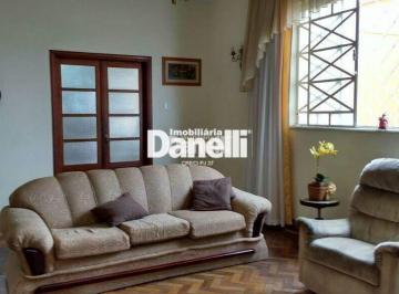 Casa · 260m² · 4 Quartos · 6 Vagas · Casa à venda, 4 quartos, 1 suíte, 6 vagas, Centro - Taubaté/SP