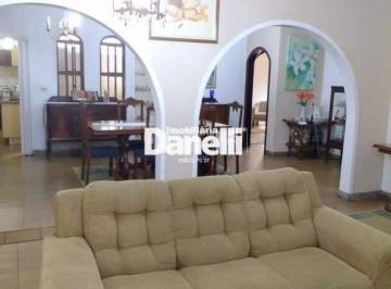 Casa · 240m² · 5 Quartos · 4 Vagas · Casa à venda, 5 quartos, 2 suítes, 4 vagas, Centro - Taubaté/SP